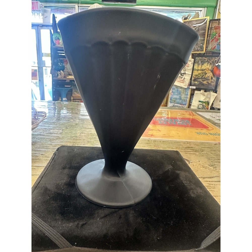 RARE VINTAGE TIFFIN ELEGANT BLACK SATIN GLASS RIBBED FAN VASE. 7" Tall.